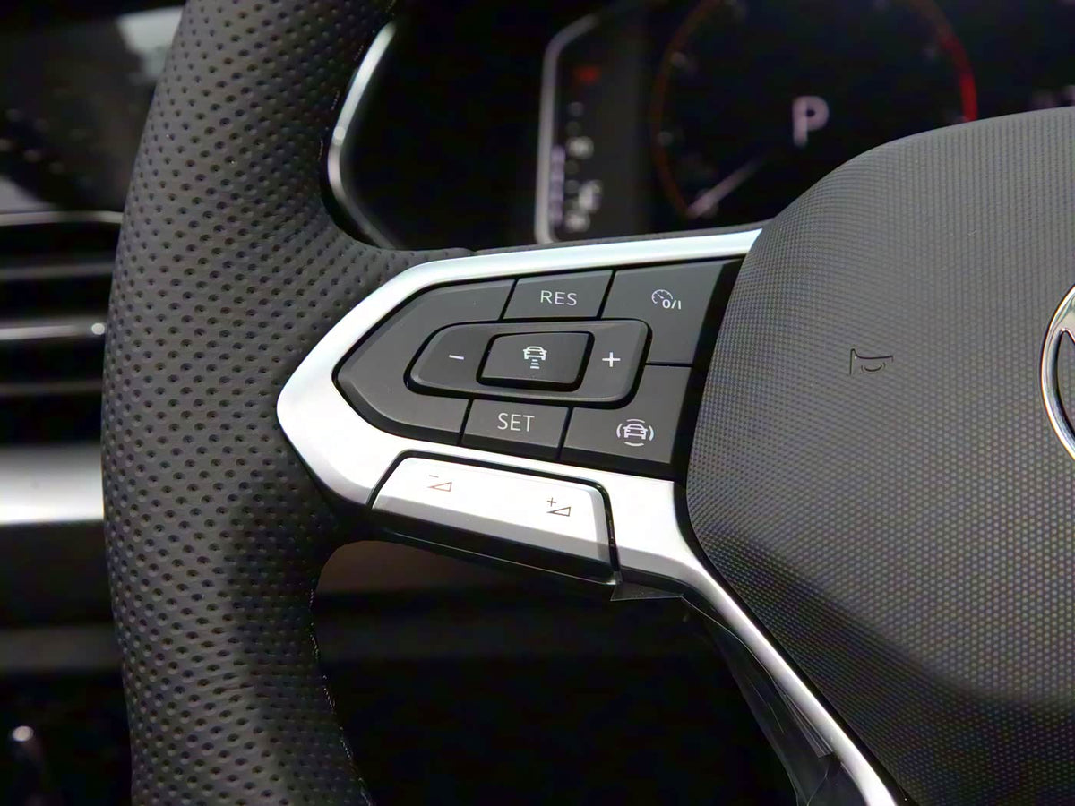 Volkswagen multifunctional button with acc cruise control