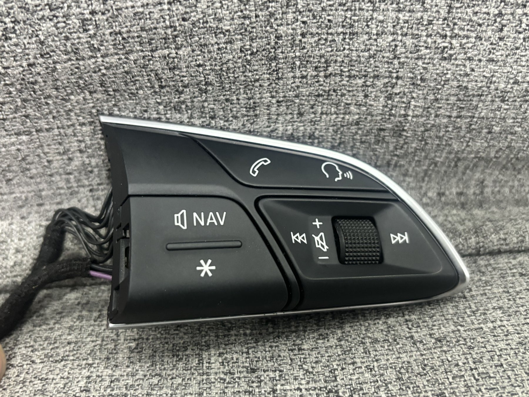 AUDI Q3 Q5 Q7 Q8 A4 AVANT Buttons 4M0951523