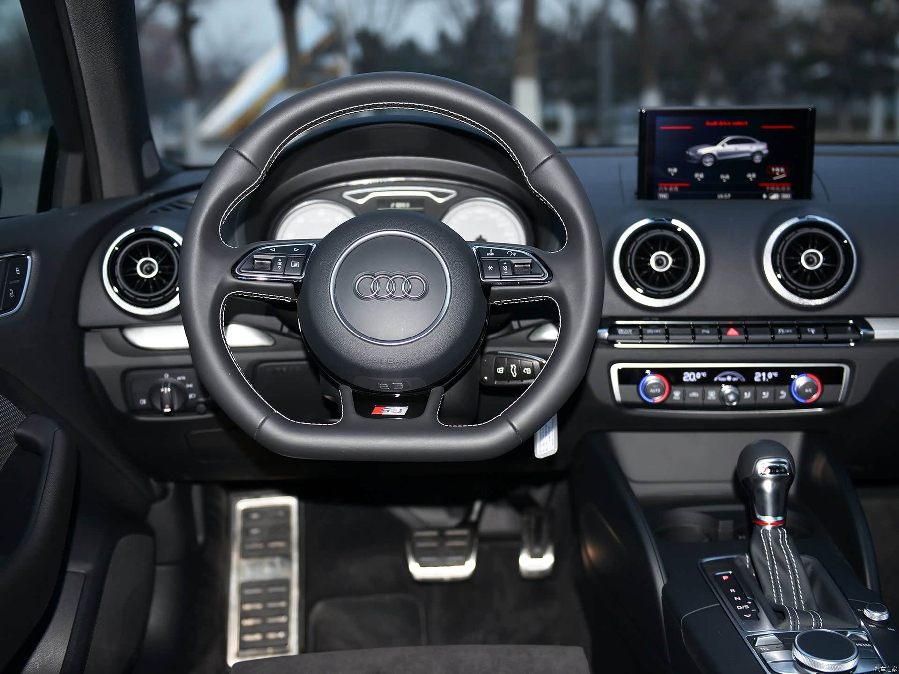 Audi A3 S3 RS3 8V A1 8X Q3 RSQ3 8U Steering Wheel SRS Bag Leather 8V0880201