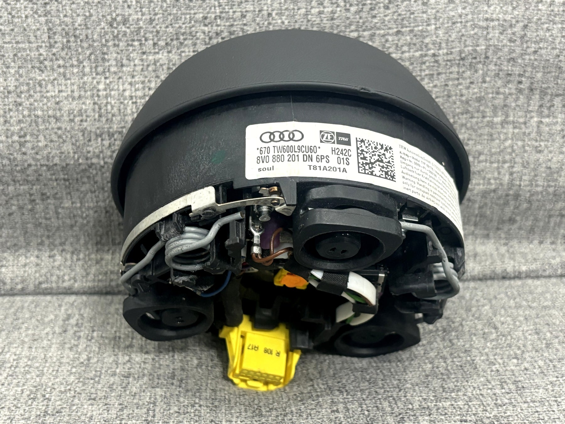 Audi A3 S3 RS3 8V Q2 Steering Wheel Airbag 8V0880201 81A880201