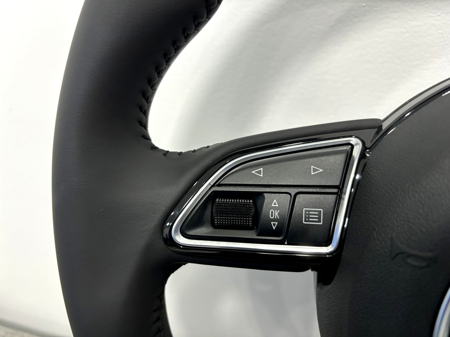 Audi A4 S4 B8 A5 S5 8T 8F A6 C7 A7 A8 S-Line Flat Bottom Steering Wheel Manual