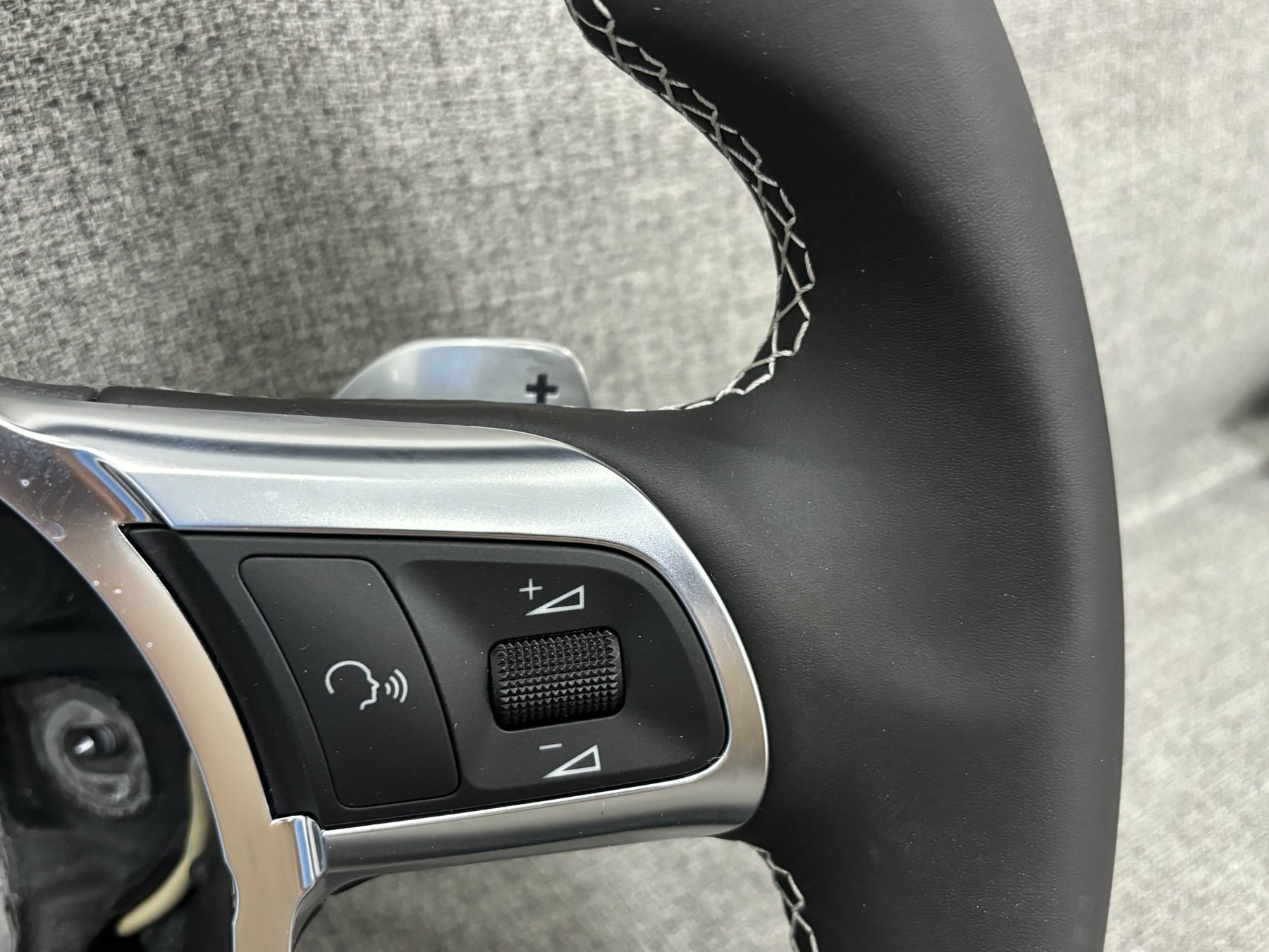 Audi TT TTS A3 S3 RS3 A6 S6 RS6 S4 S5 R8 Flat Bottom Steering Wheel *Genuine New