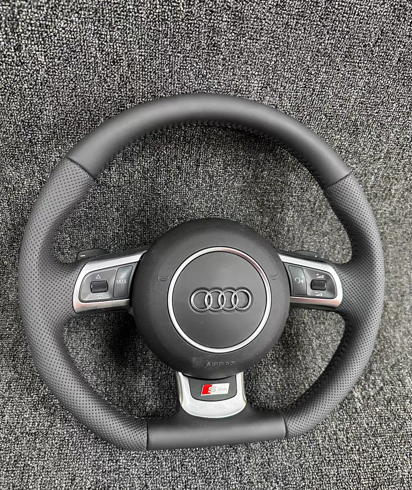 Audi TT A3 S3 RS R8 A4 S4 A5 S5 A6 S6 A8 Q5 Q7 S-Line Flat Bottom steering wheel