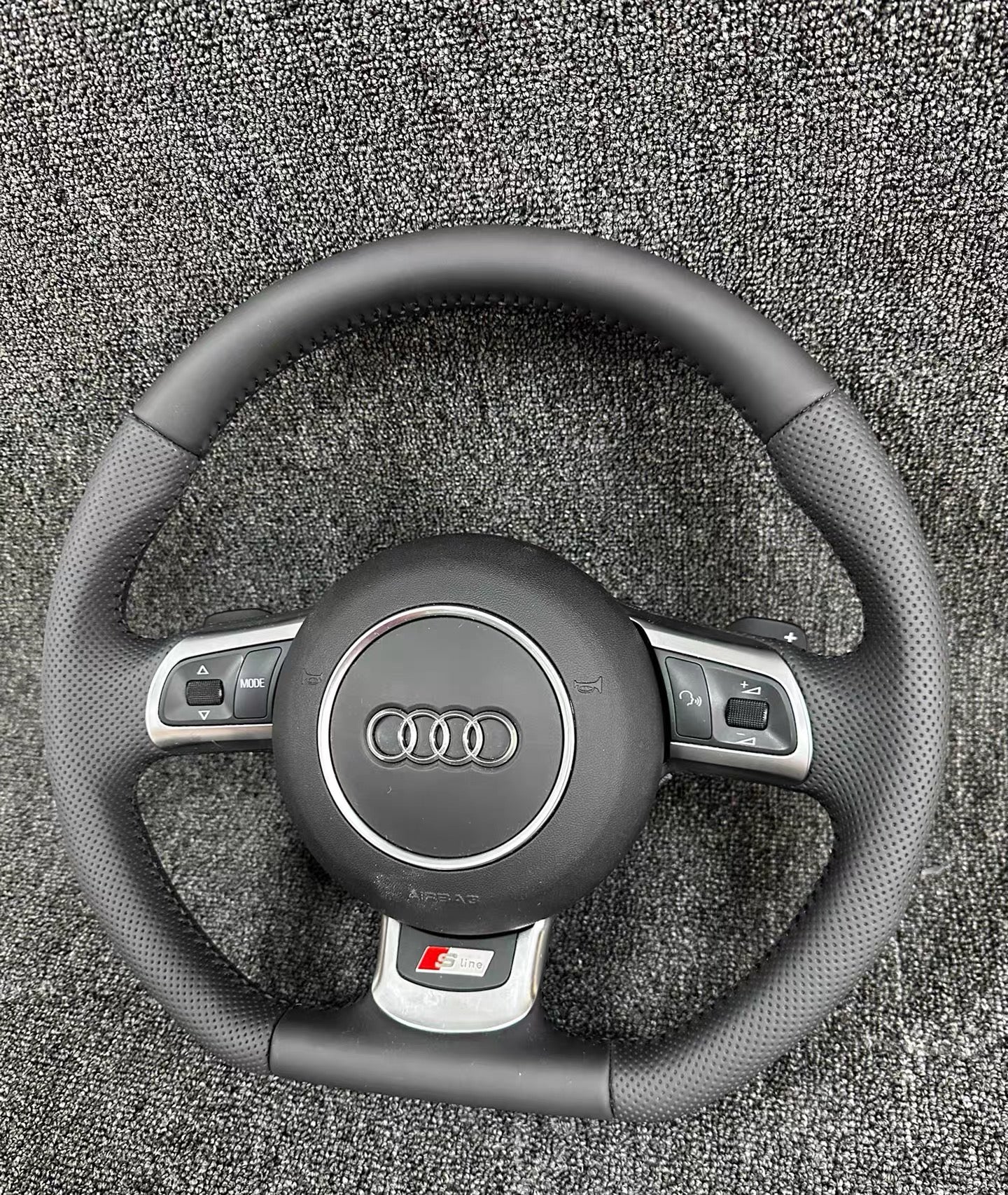 Audi TT A3 S3 RS R8 A4 S4 A5 S5 A6 S6 A8 Q5 Q7 S-Line Flat Bottom steering wheel