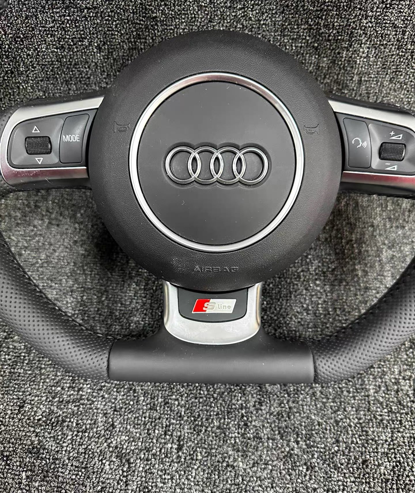 Audi TT A3 S3 RS R8 A4 S4 A5 S5 A6 S6 A8 Q5 Q7 S-Line Flat Bottom steering wheel