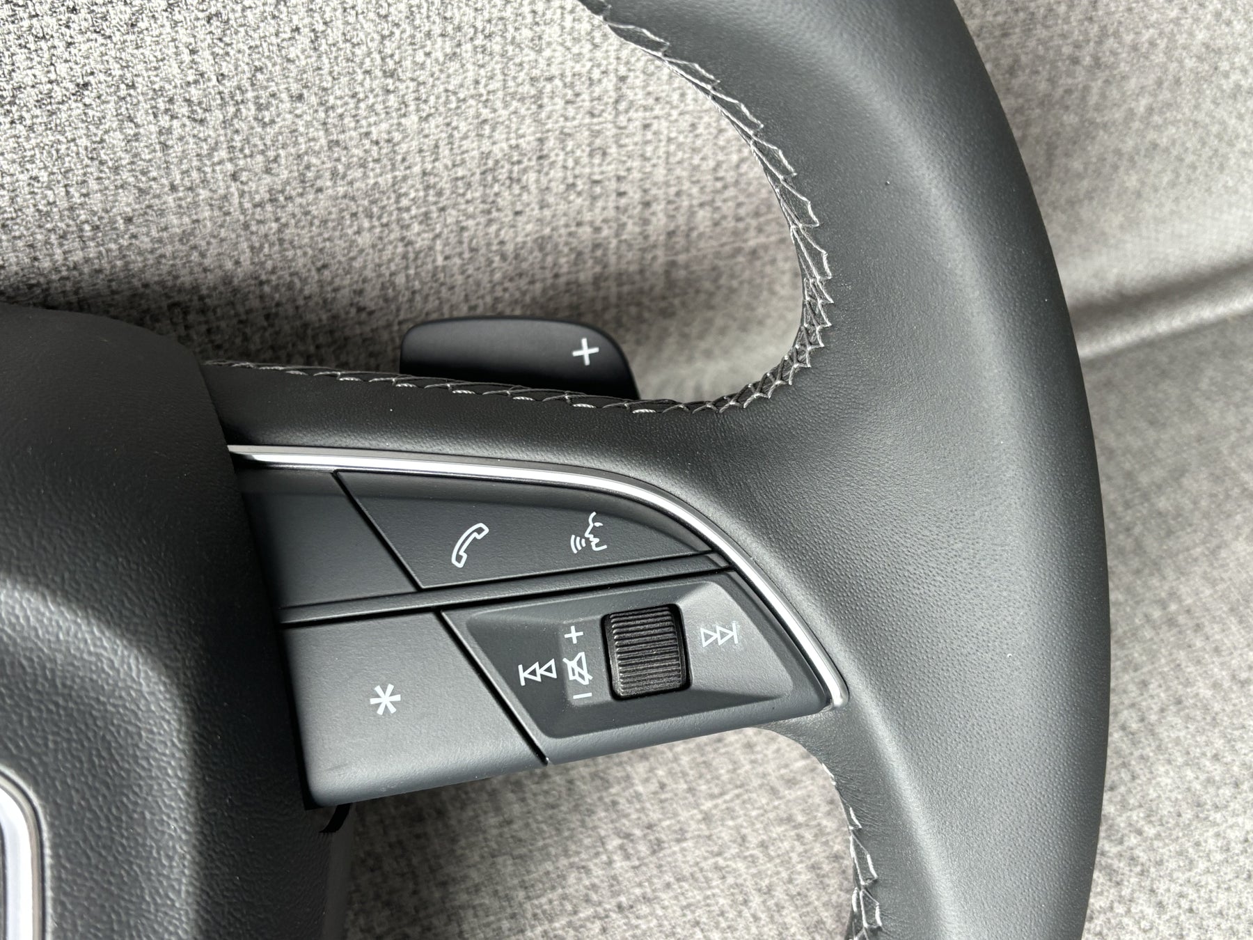 Audi Q5 SQ5 FY Q7 SQ7 Q8 Q3 A3 A4 A5 S5 S4 B9 Flat Bottom Steering Wheel S-Line