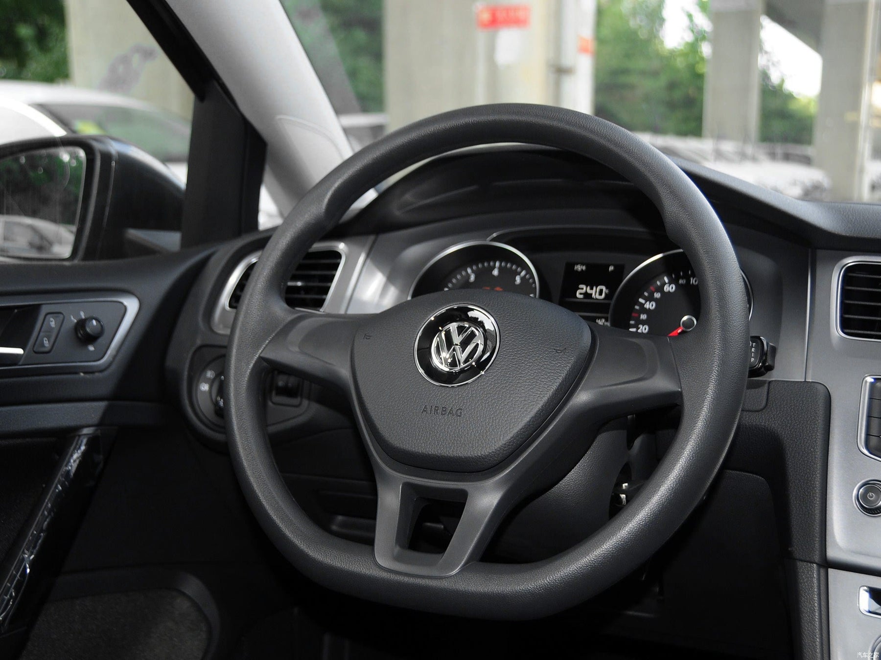 Volkswagen Flat Bottom Steering Wheel GOLF POLO CADDY T5.1 T6 PASSAT JETTA UP