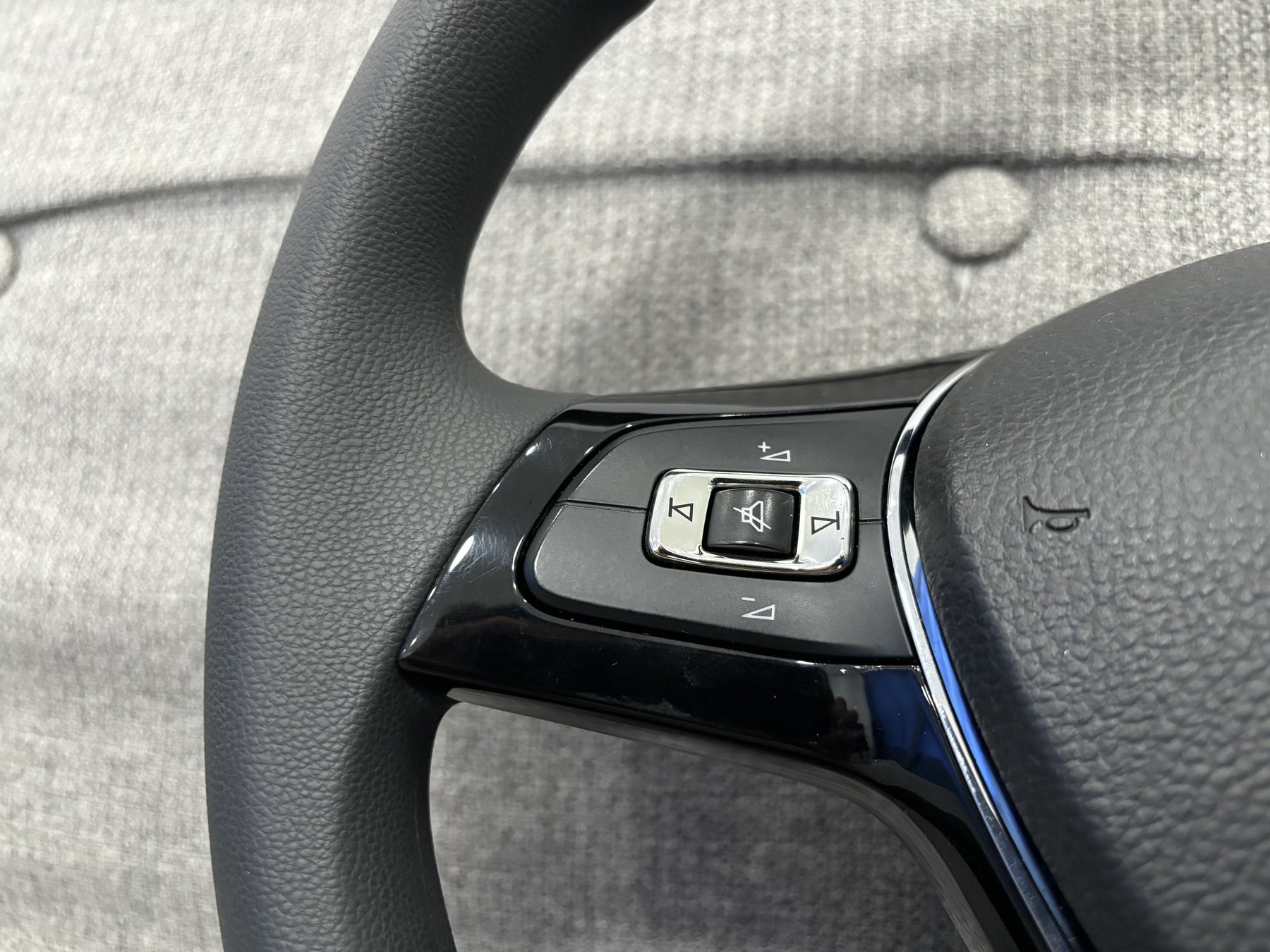 VW Golf7 Polo T-roc Passat B8 Tiguan T5.1 T6 Jetta Touran Rubber Steering Wheel