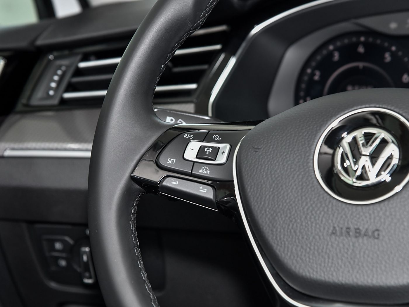 VW Golf7 Arteon Passat Touareg T6 Transporter Leather Steering Wheel Manual ACC