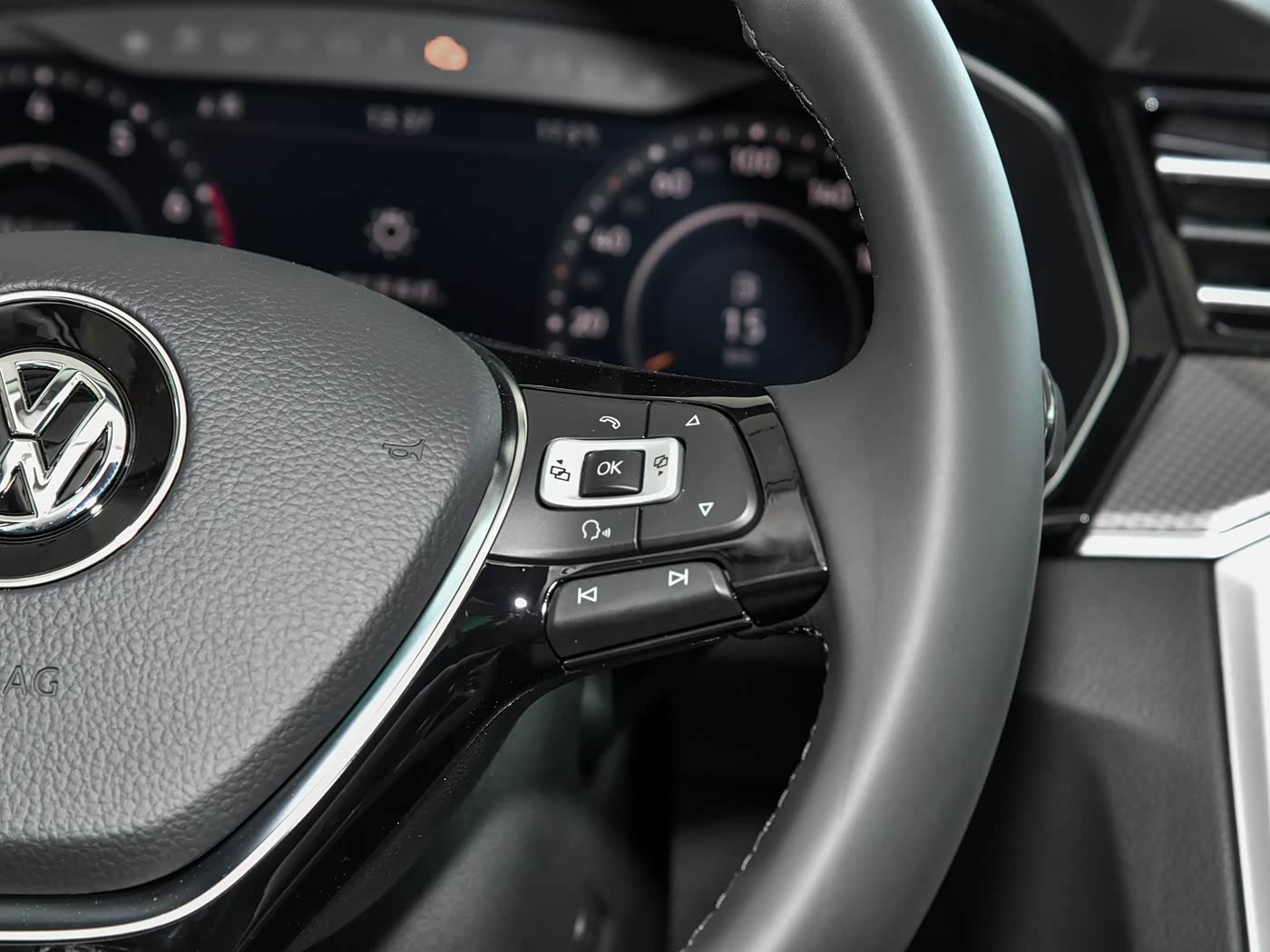 VW Golf7 Arteon Passat Touareg T6 Transporter Leather Steering Wheel Manual ACC